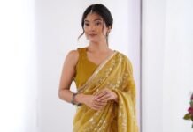 Black and yellow sarees are a perfect mix of contrast that never goes out of style.